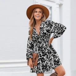 Women's Floral Print V-Neck Smocked Mini Dress - Cupshe -Cupshe GUEST 50373bbe d593 4ea3 853c e966f664f2d4