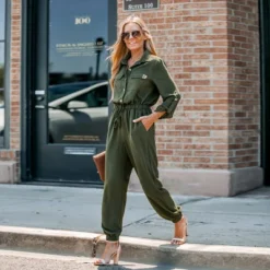 Cupshe 23 CUPSHE Women's Dark Forest Green Button-Front Jumpsuit